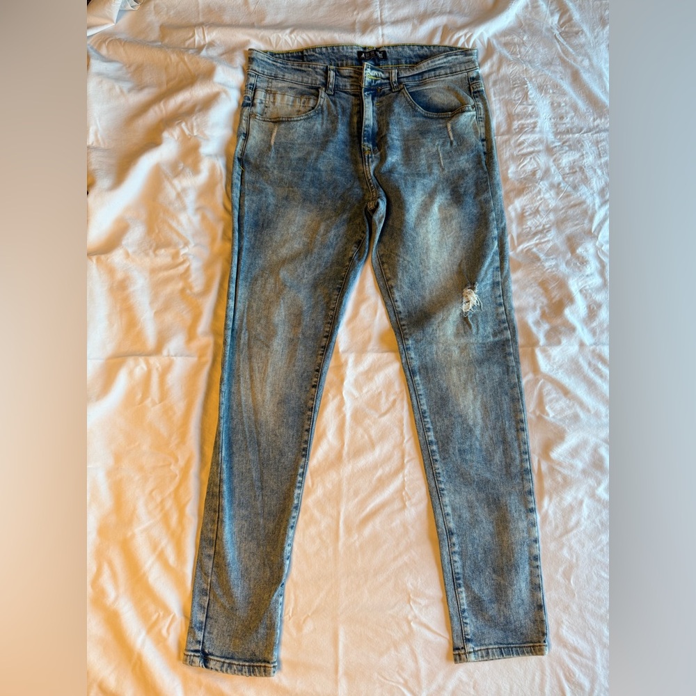 Men's Cuidado Con El Perro Jeans